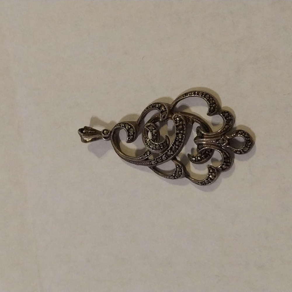 Marcasite set in sterling silver pendant
